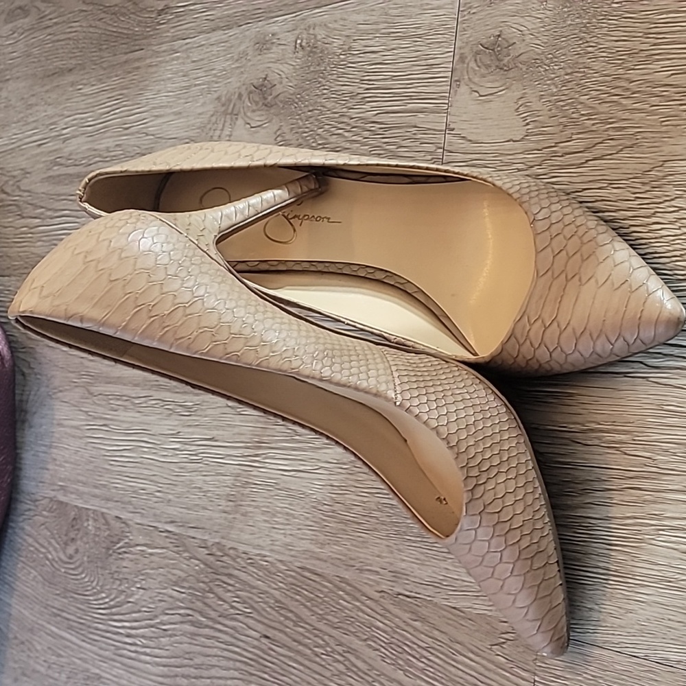 Jessica Simpson heels size 8. Nude piton.